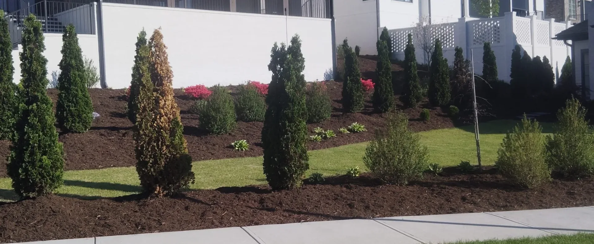 commercial mulch installation